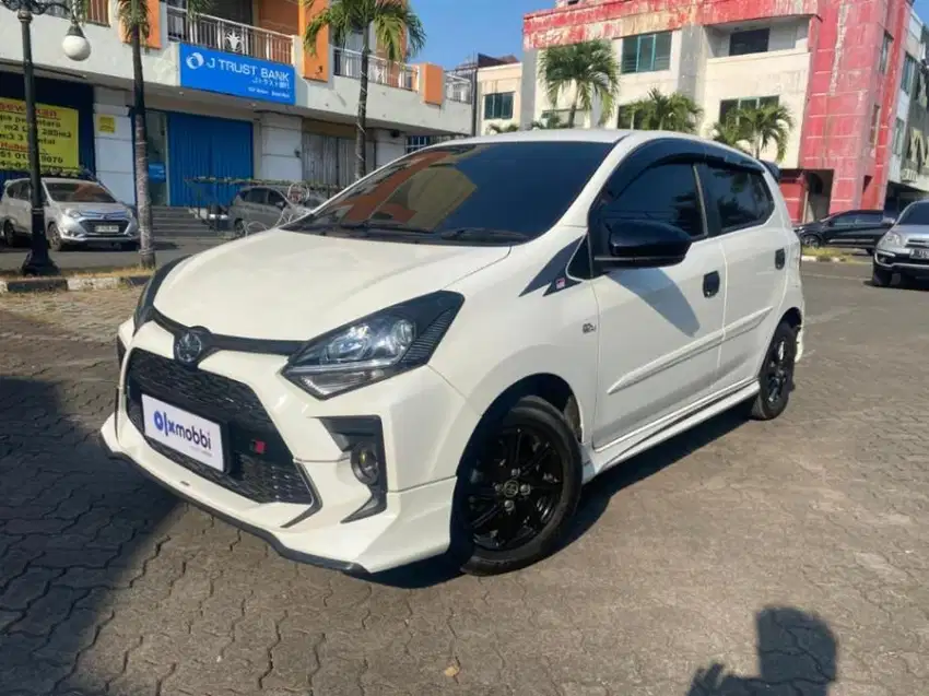 Pajak Panjang - Toyota Agya 1.2 GR Sport Bensin-MT 2022 Putih (6UQ)