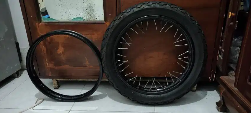 WTS VELG ORI DEPAN BELAKANG COPOTAN W175 (HANYA VELG, BAN TIDAK)