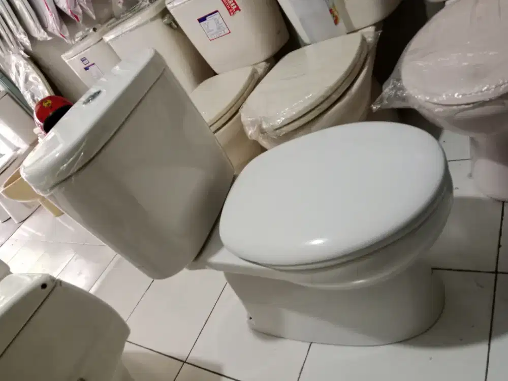 Toto 661 mulus kondisi 95% , lubang belakang as 28cm