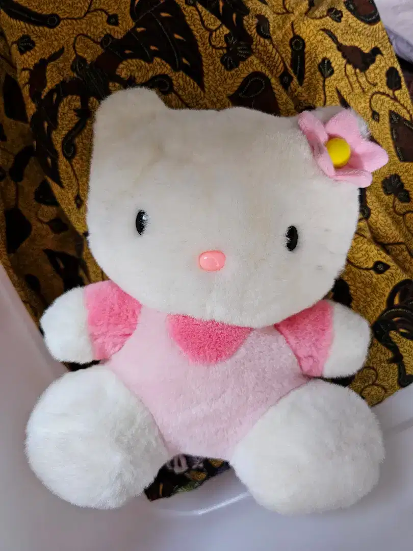 Boneka hello kitty sanrio