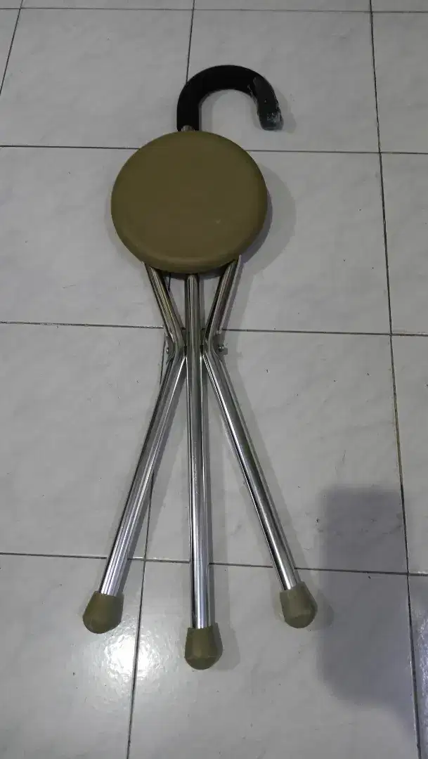 dijual tongkat kaki 3 ada kursinya