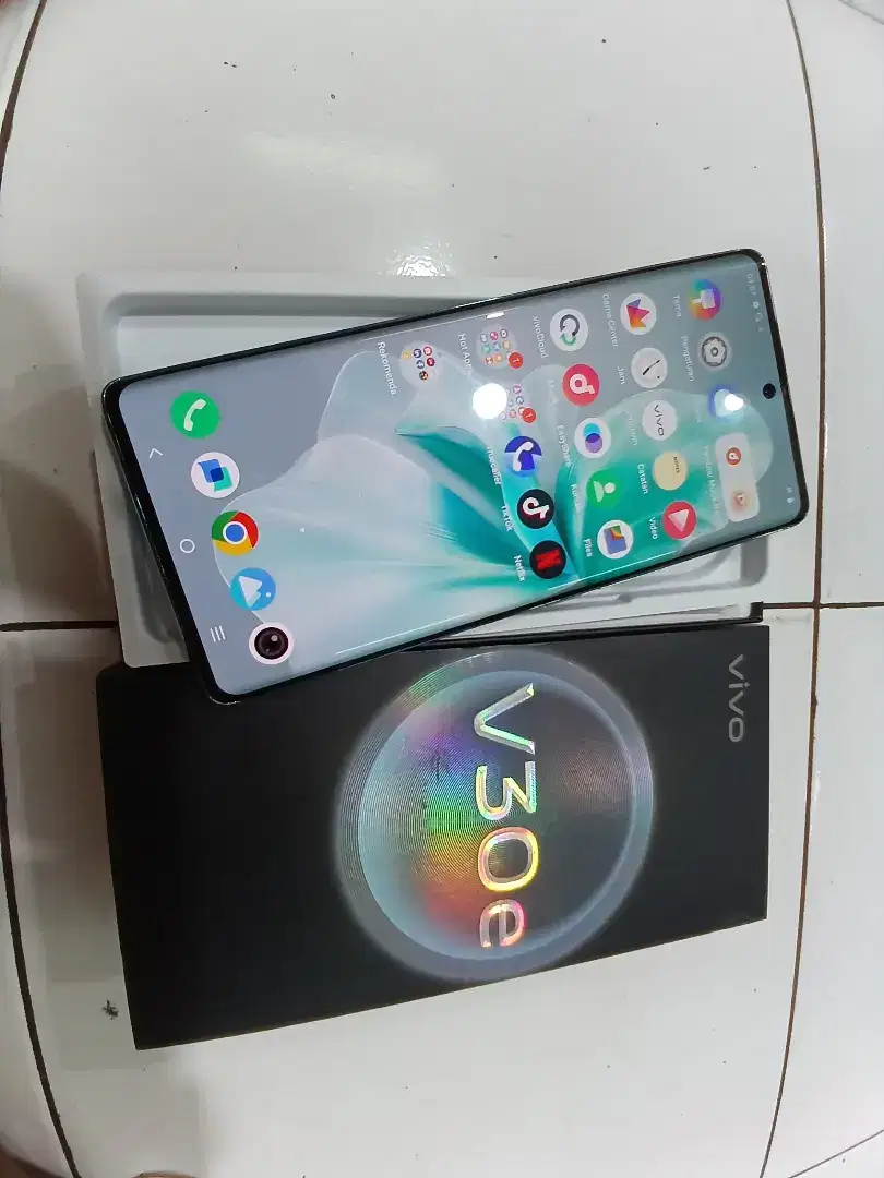 Vivo v30e 5g ram 8 /256GB mulus fullset