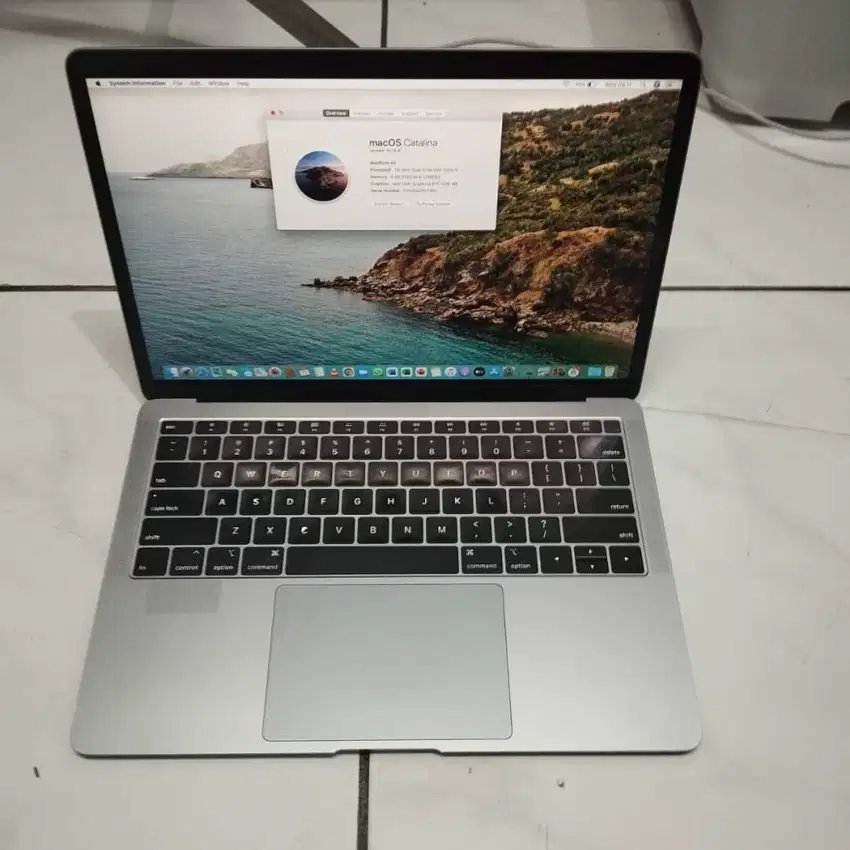 Macbook Air 13 in 2019 i5 8 128gb