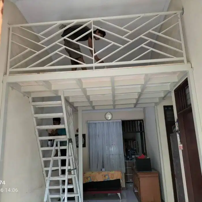 Mazanine indor  tempat tidur rangka besi minimalis