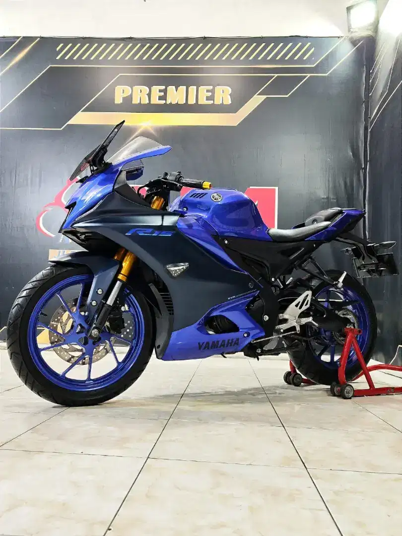 YAMAHA R15 V4 2022 km 7rb siap pakai. Anugerah Motor rungkut tengah 81