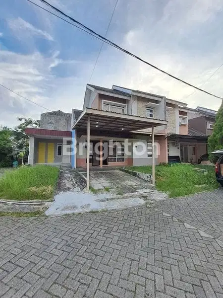 RUMAH DUA LANTAI SEMI FURNISH DI PERUMAHAN WIKA