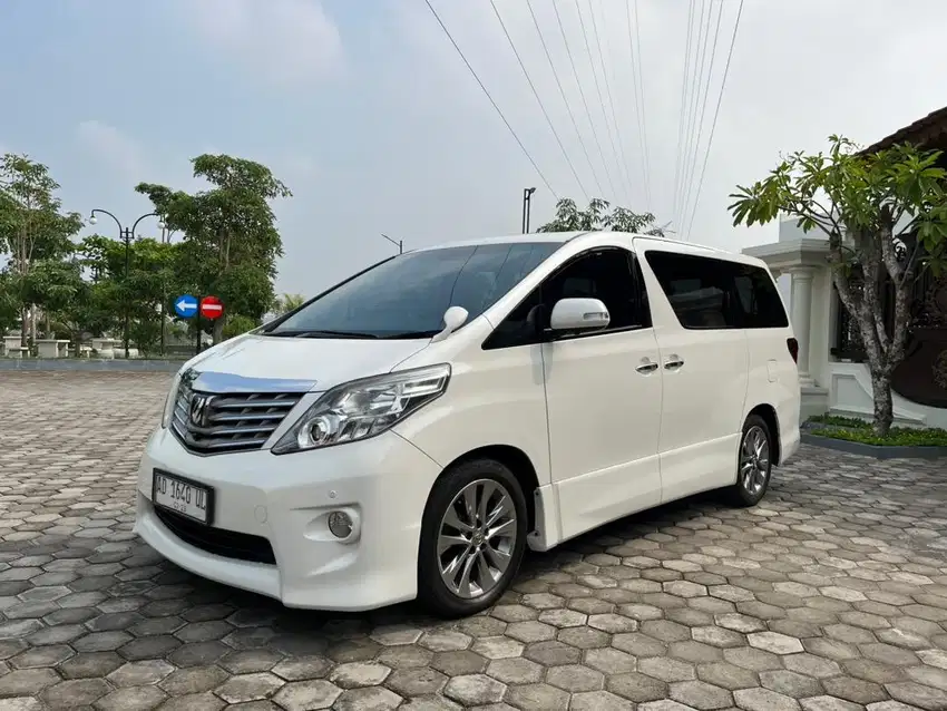 Toyoya Alphard Putih type S 2011