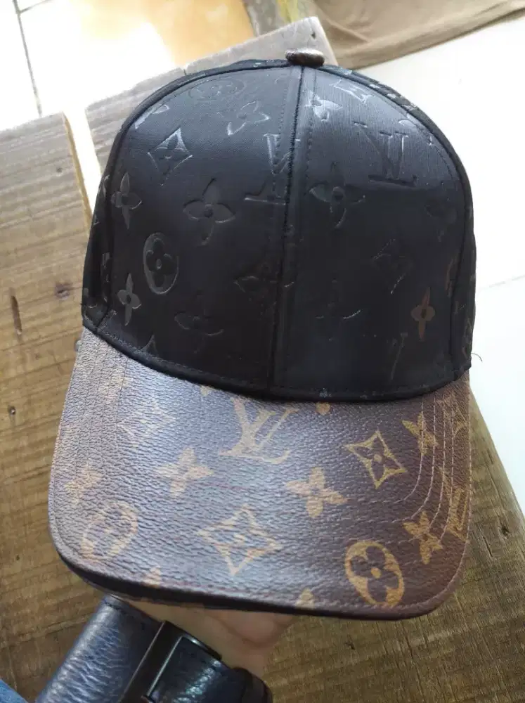 Topi Louis Vuitton monogram