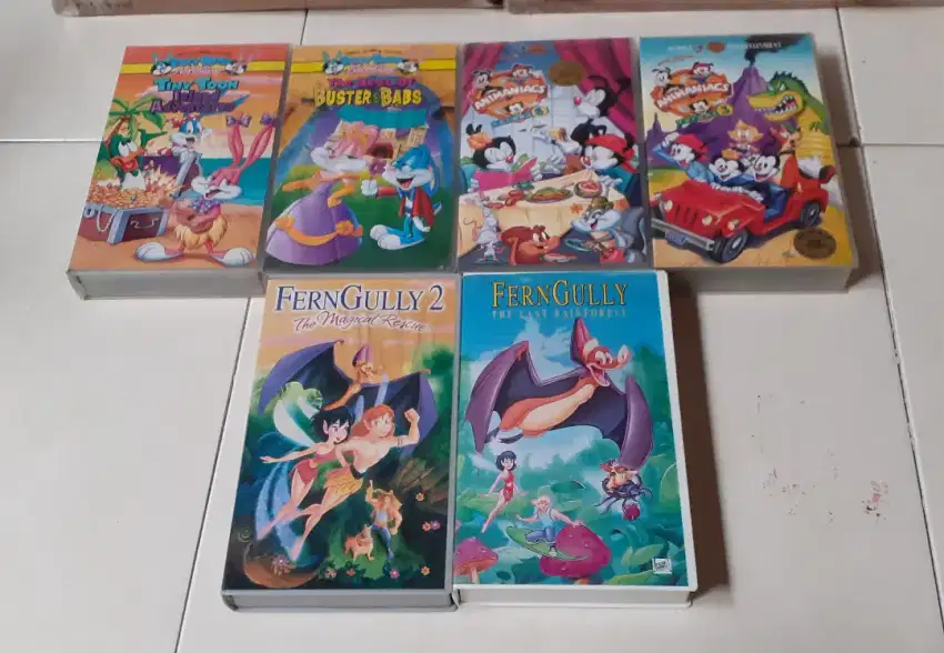 KASET VIDEO VHS FILM TINY TOON - ISLAND ADVENTURES (6 PIC)