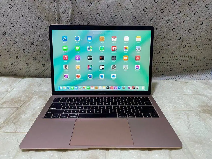 Macbook Air 13 in 2019 i5 16 128gb