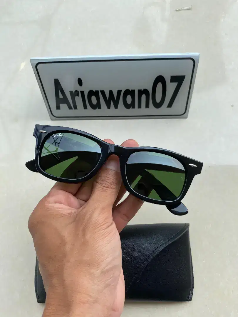 Kacamata Ray-Ban wayfarer square hitam glosy kaca hijau