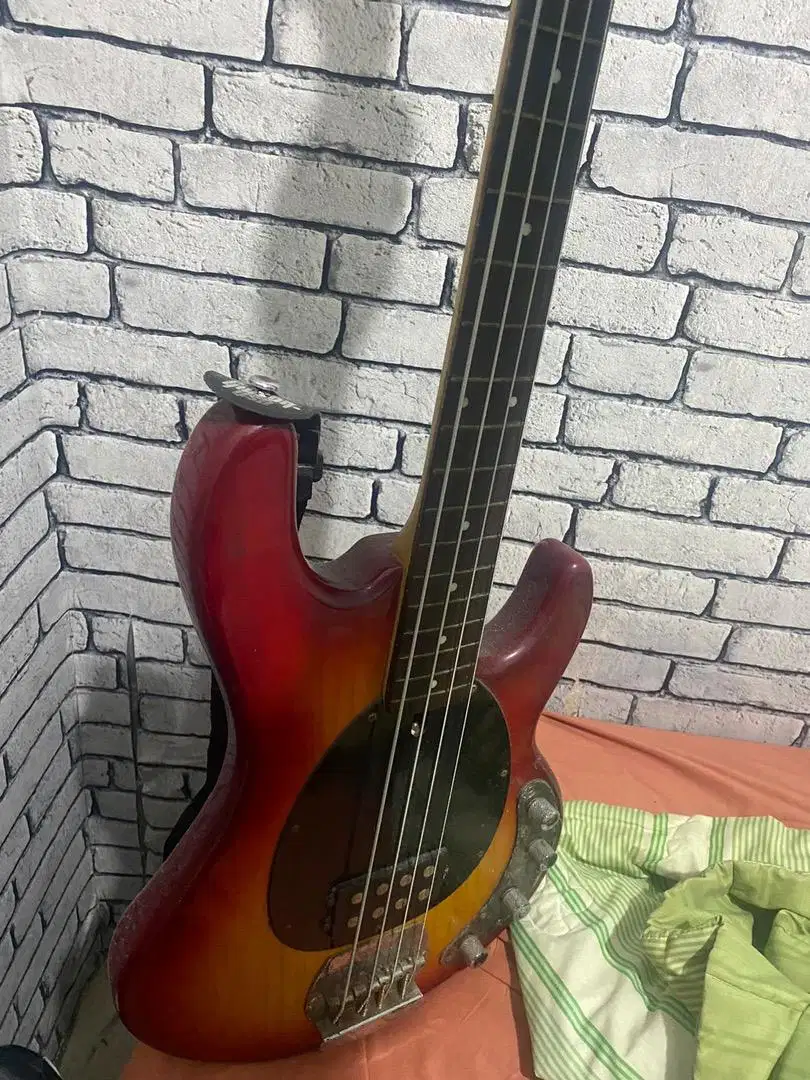 Jual Cepat: Guitar Bass + Ampli