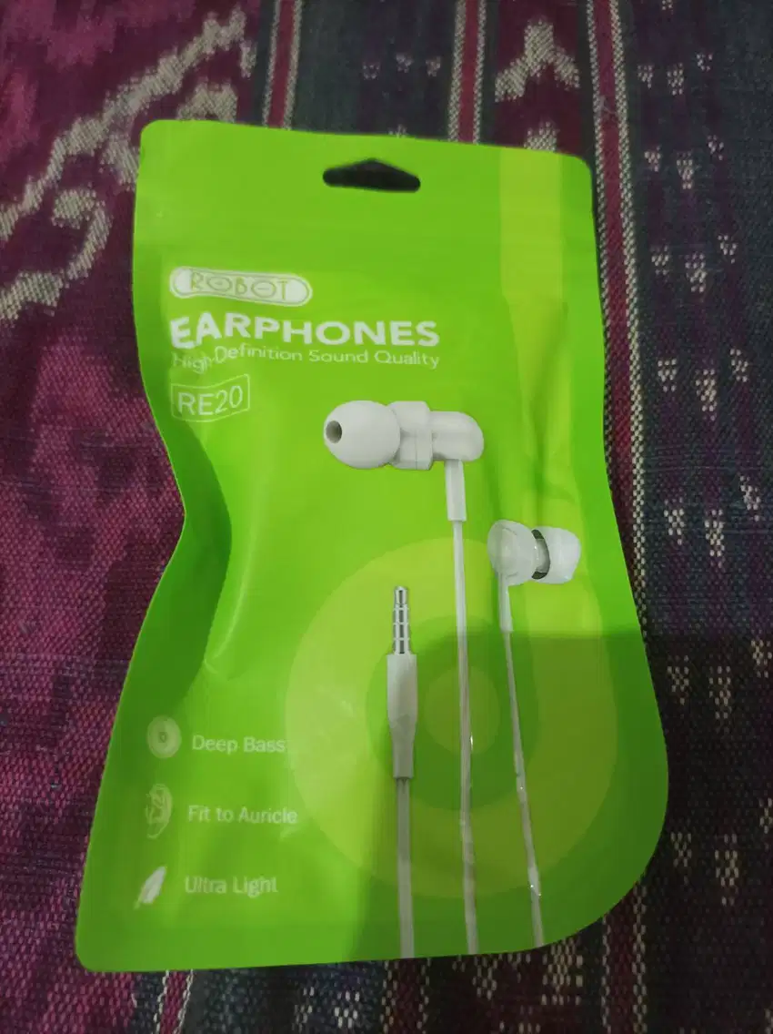 earphone robot with mic