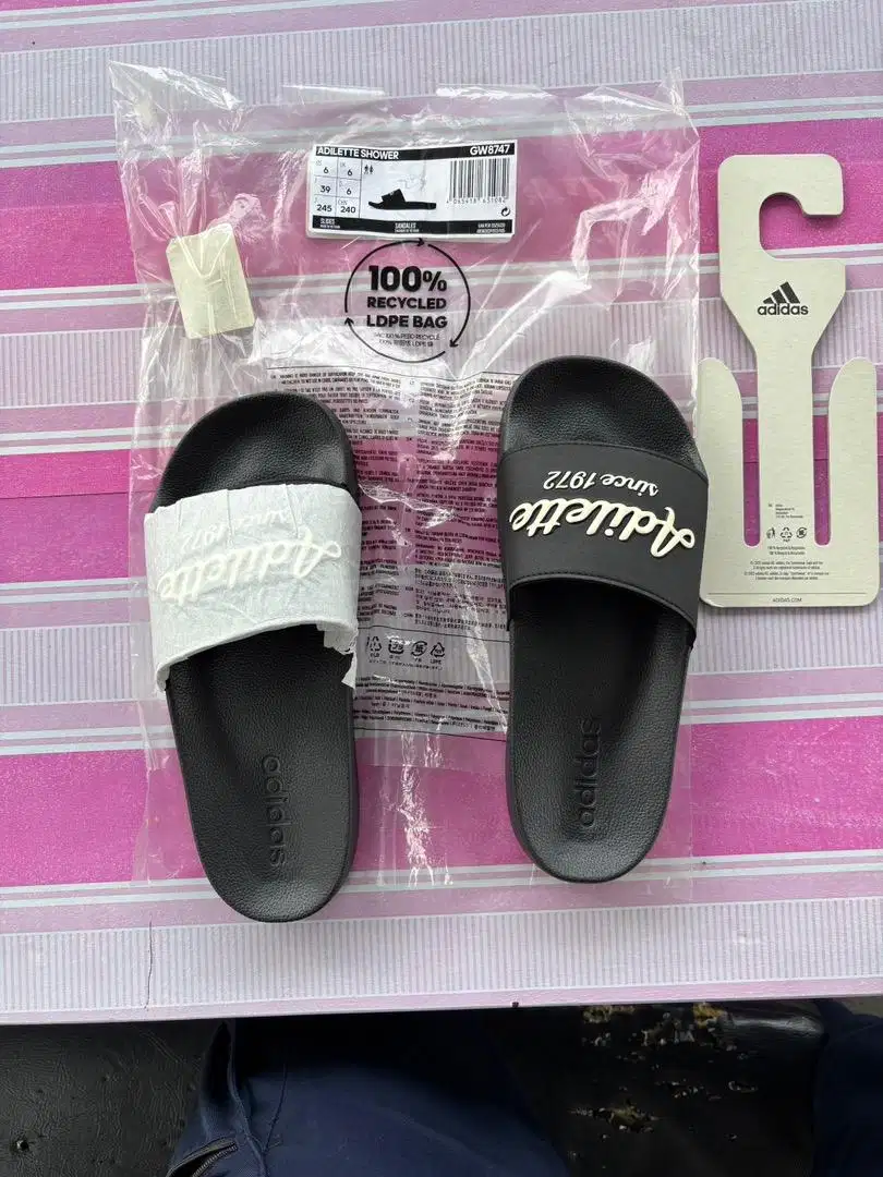 Sandal adidas adilette original resmi BNWT