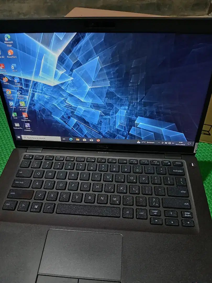 Laptop Dell Windows 11 gen 8 mantul like new