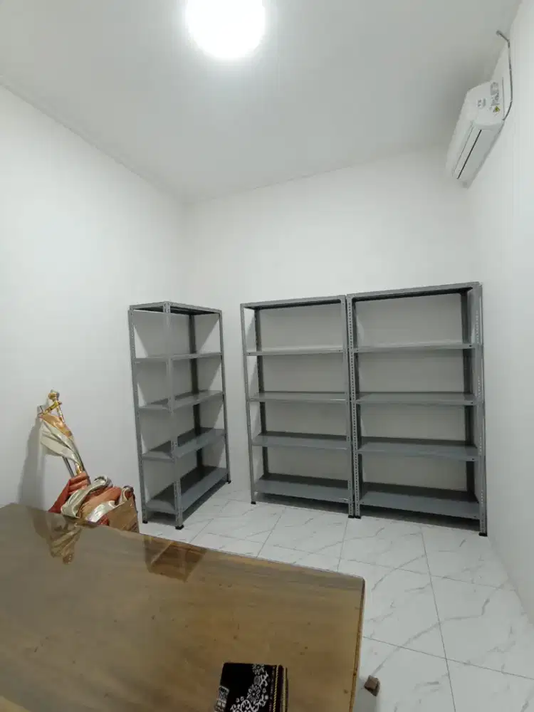 Rak siku lubang/gudang