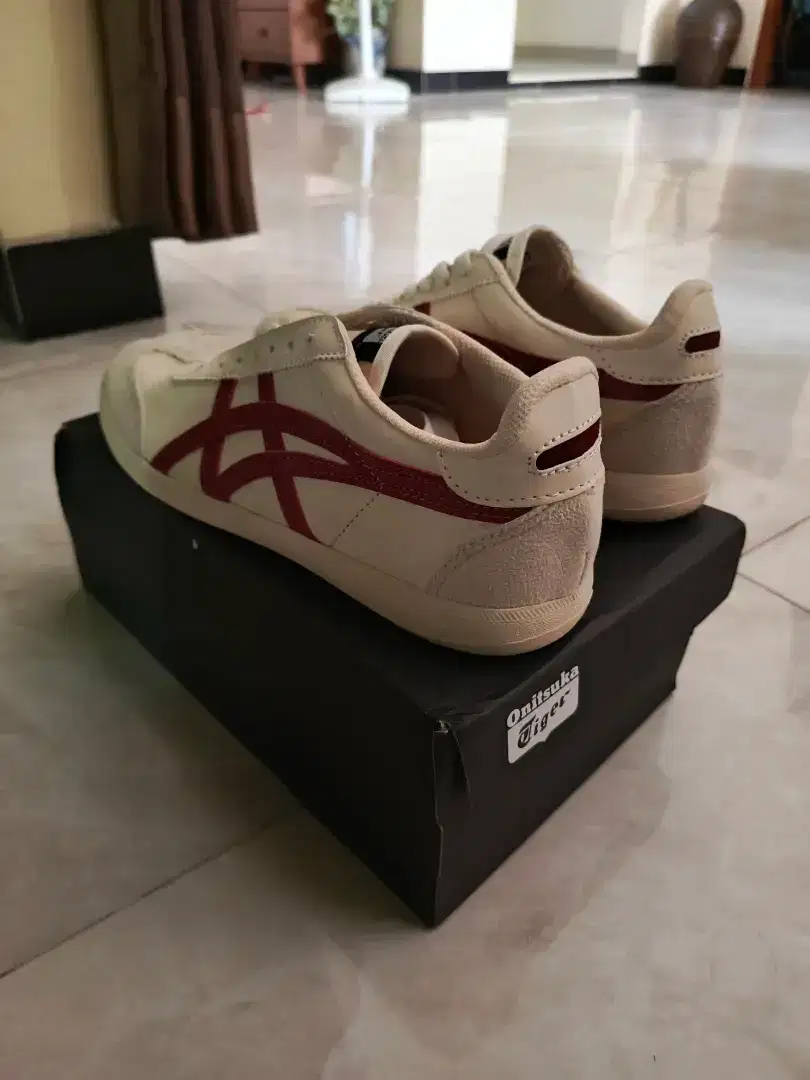 Sepatu kece Asics Onitsuka