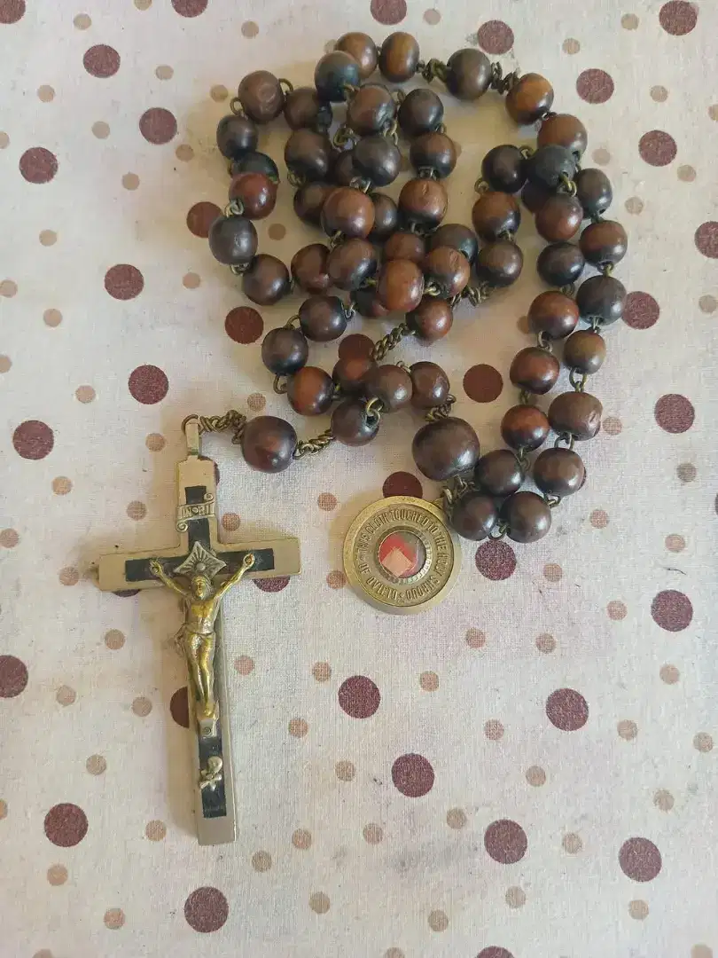 Kalung rosario antik dari abad ke 16