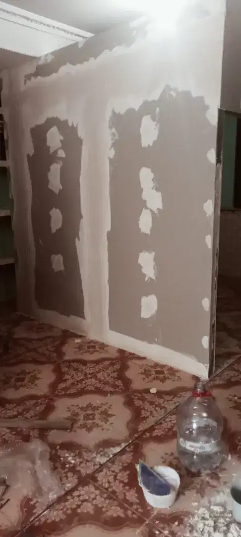 Pemasangan partisi sekat ruangan