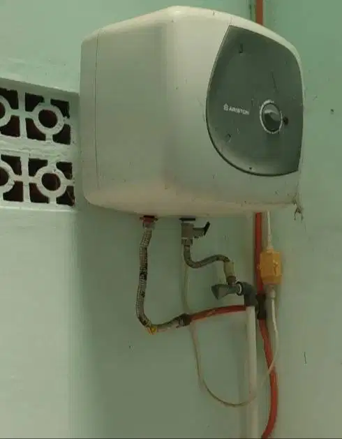 Pemanas Air Ariston (water heater)