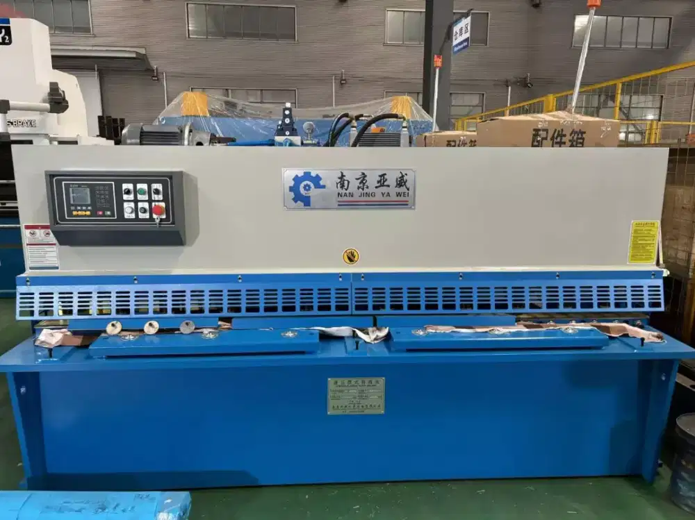 Mesin shearing/potong plat 4mm × 2500