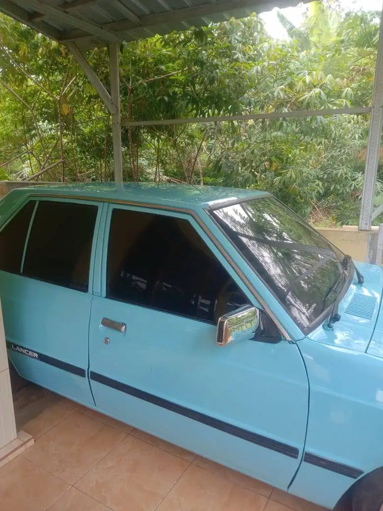 MOBIL SEDAN MITSUBISHI LANCER 1983 PLAT N MALANG KOTA