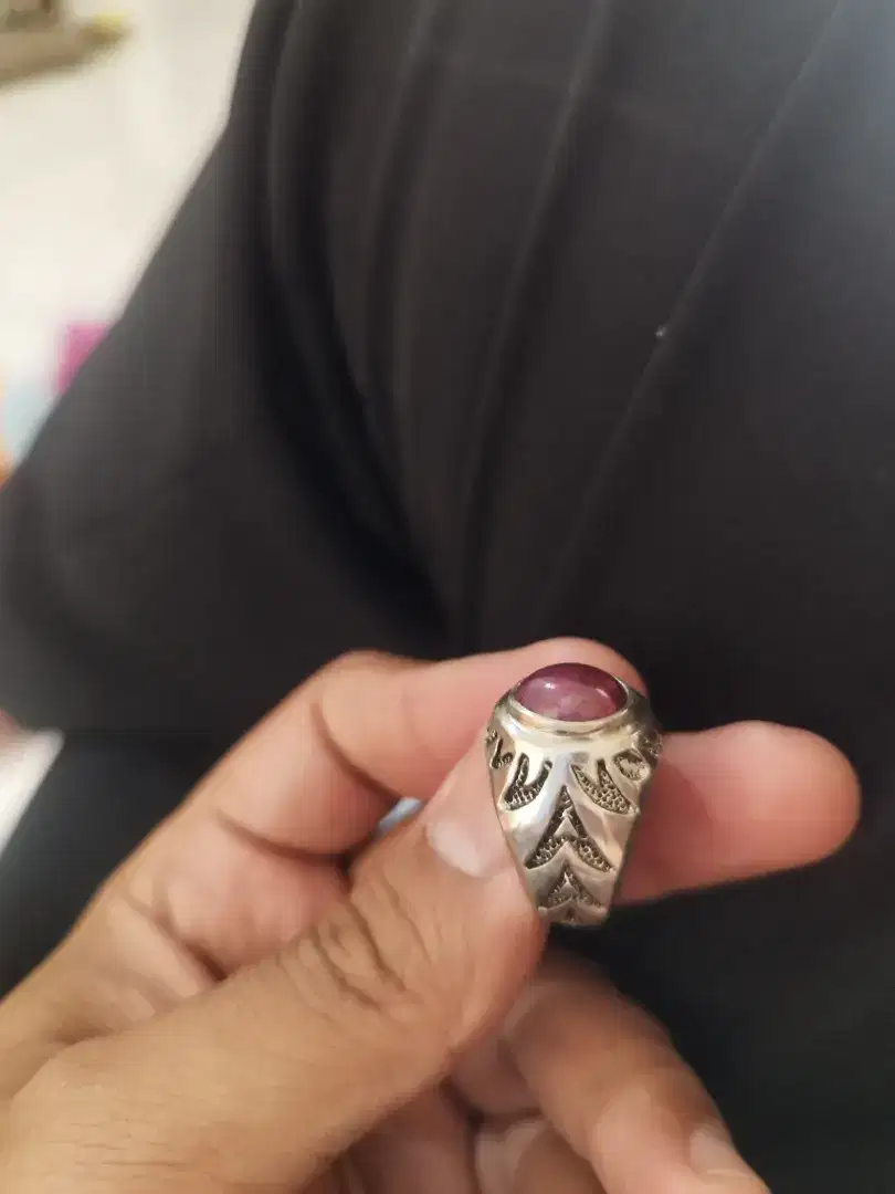 cincin batu merah ruby