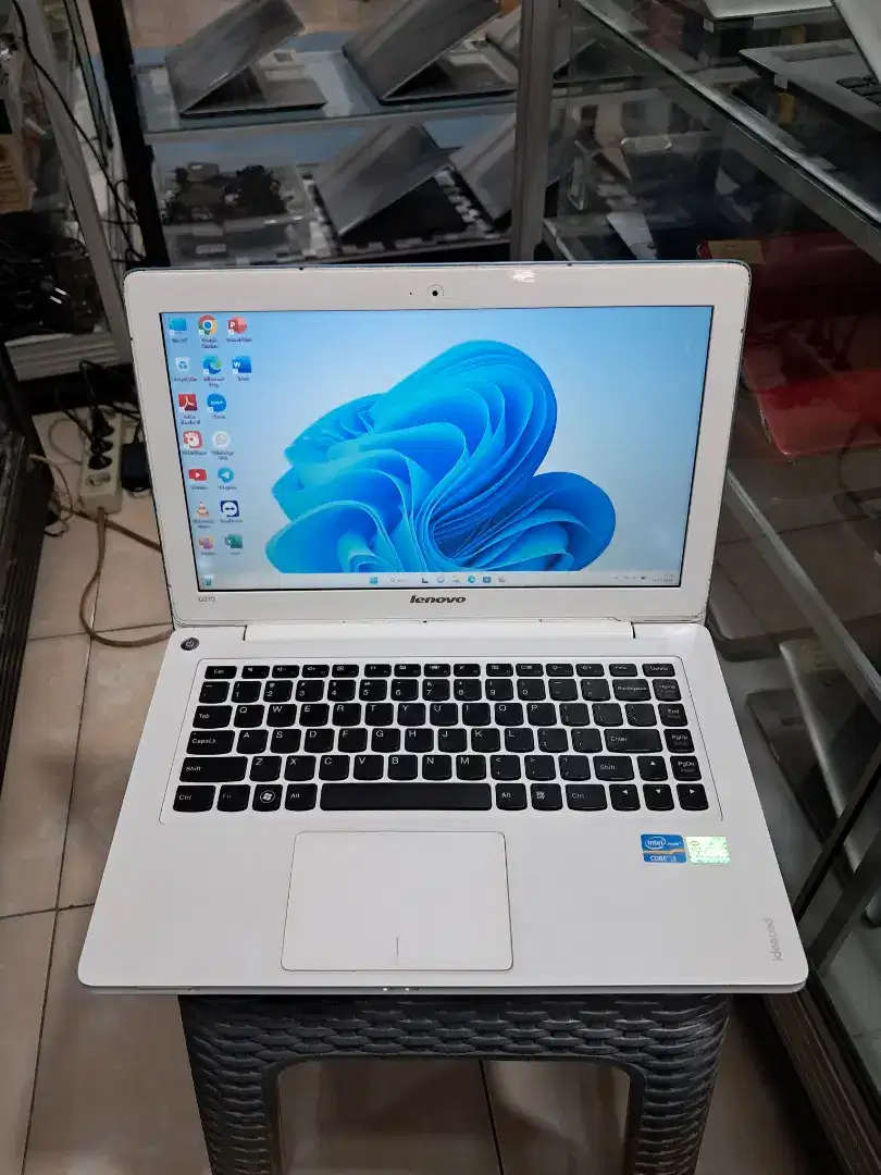 laptop second lenovo Ultrabook U310, ssd + hdd