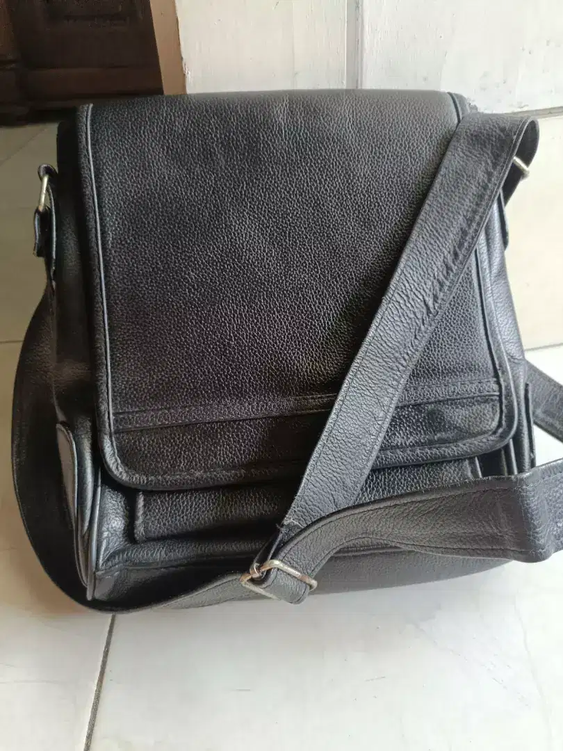 Tas slempang kulit asli