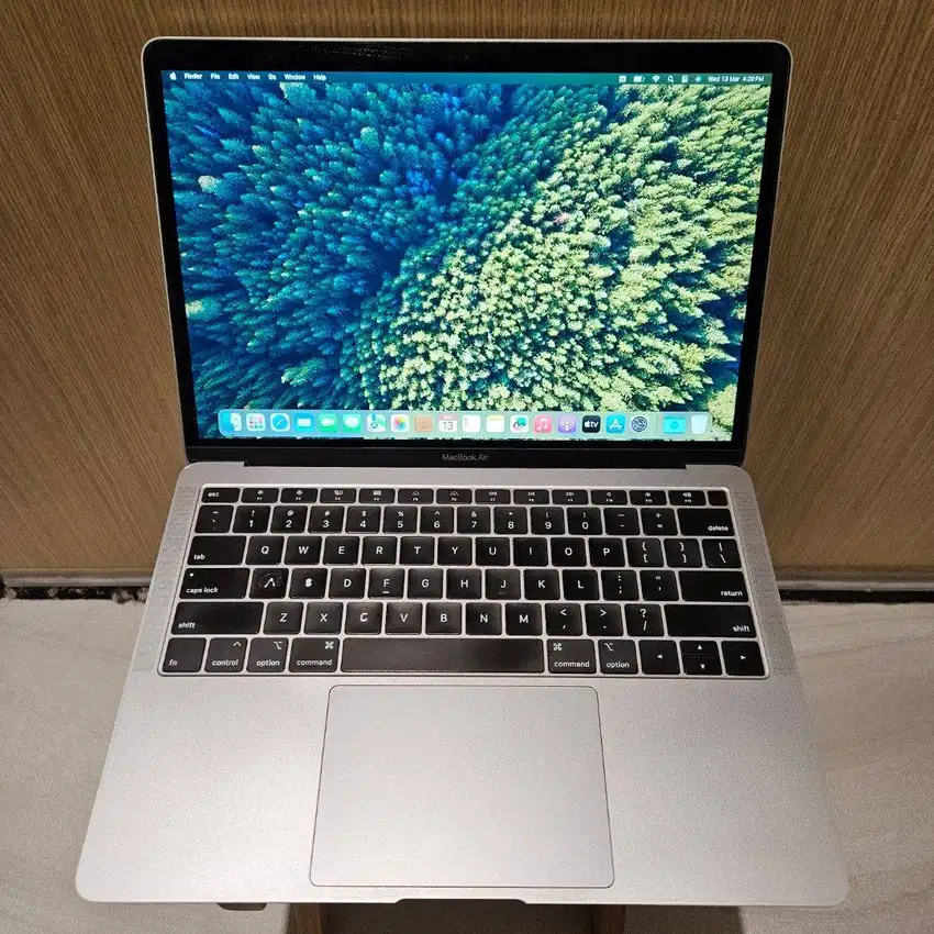 Macbook Air 13 In 2018 i5 8 / 128gb