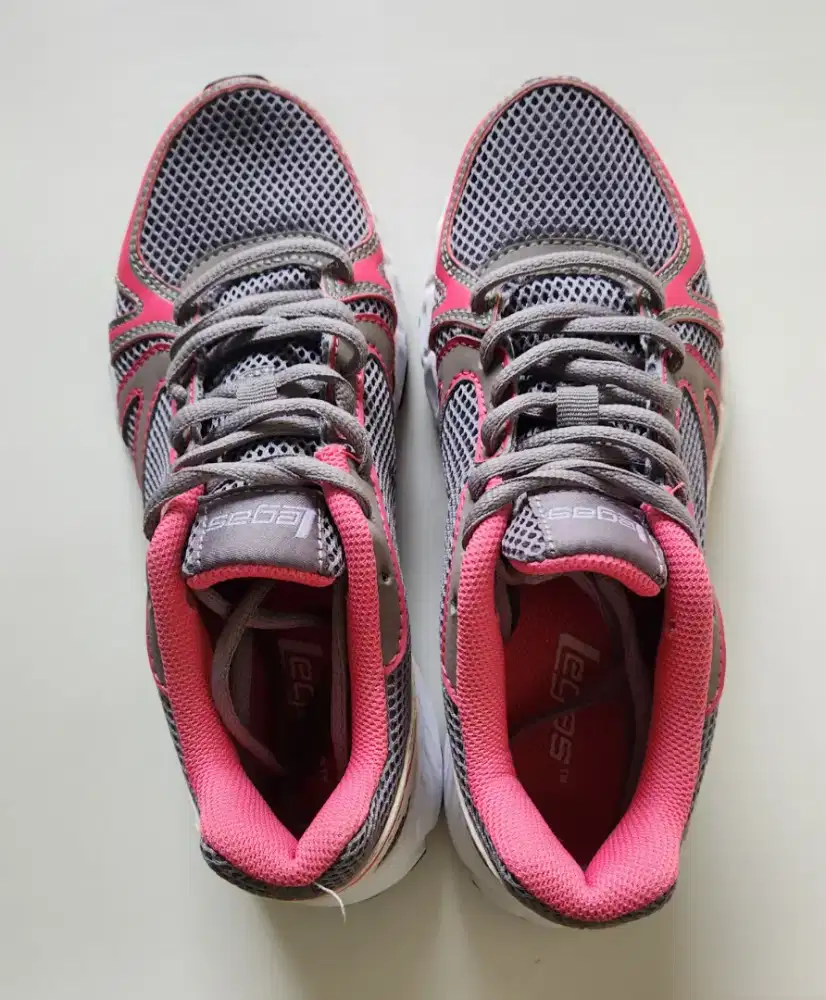 Sepatu Olahraga size 35