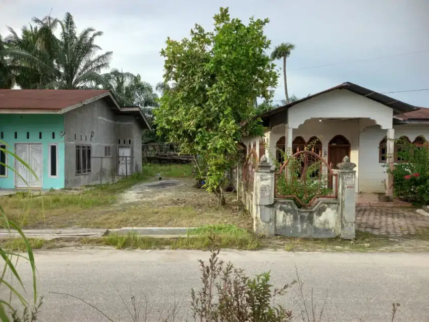 Dijual Tanah beserta 2 bangunan rumah permanen