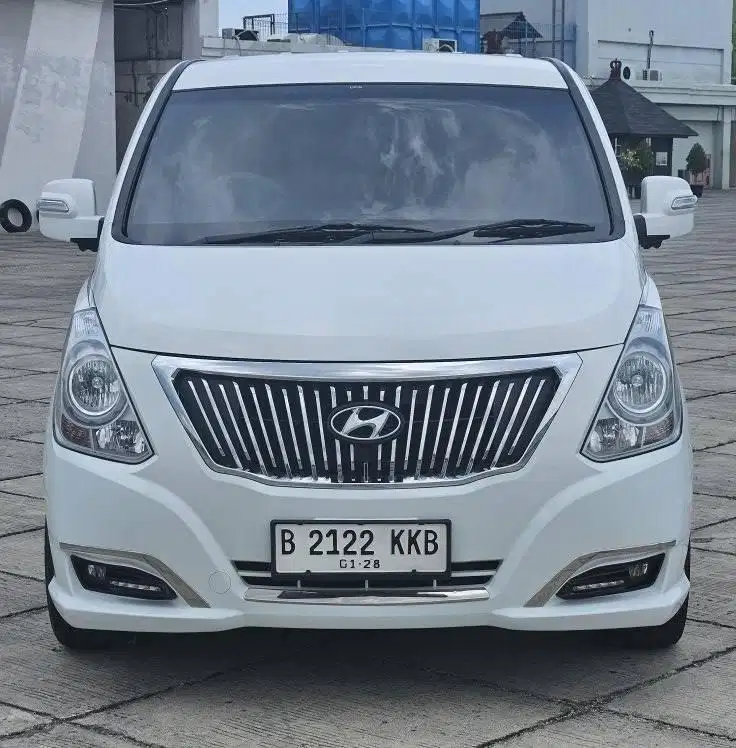 Hyundai H1 2017 At royale tipe atas km 49 ribu istimewa antik diesel