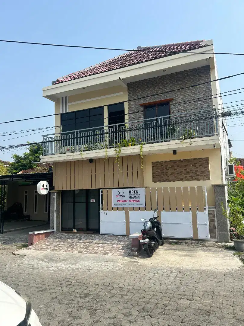 Di jual rumah lantai2 siap huni posisi hook