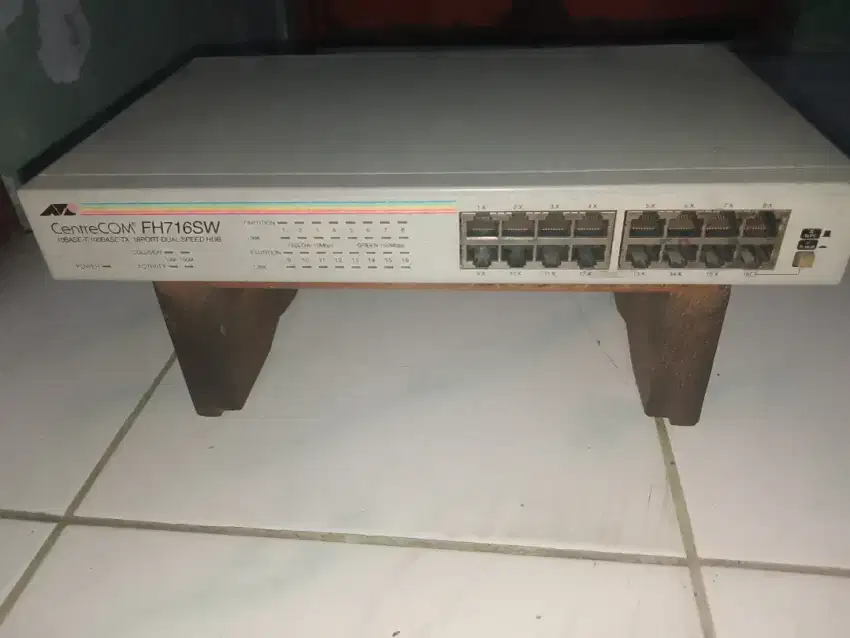 Switch hub 16 port merk Allyed telesis normal ex office