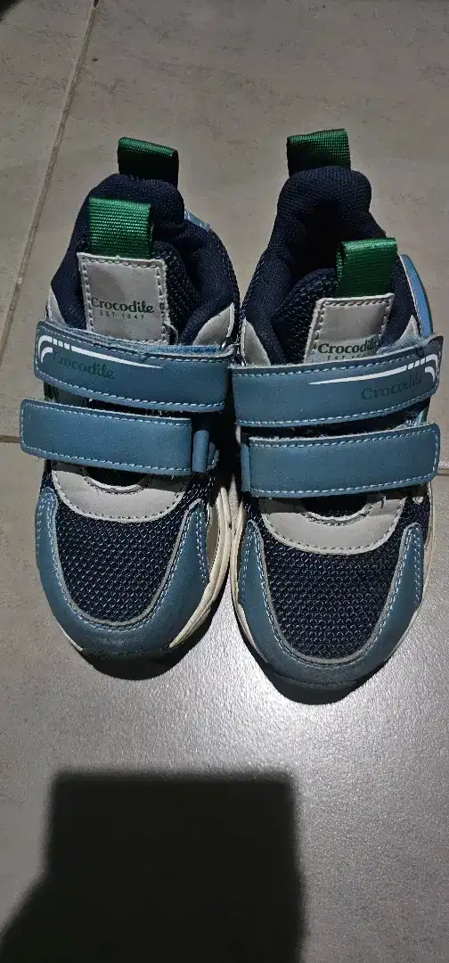 Sepatu bekas anak merk crocodile uk 26