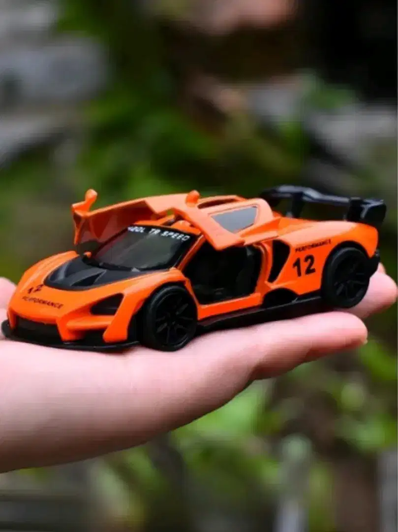 Diecast Mobil Mclaren / Nissan GTR