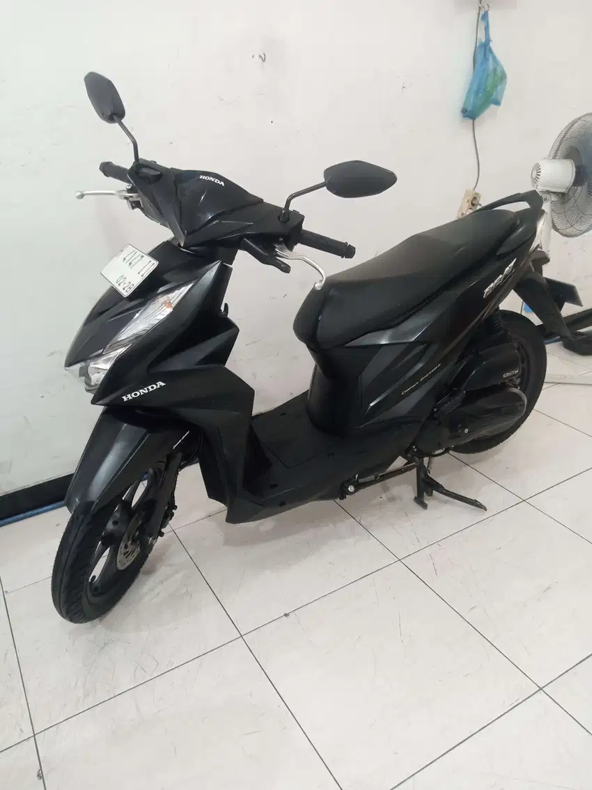 Honda Beat Deluxe Hitam