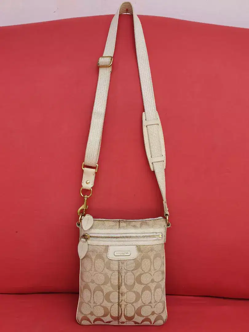 Tas import eks COACH slempg kecil ad no seri kanvas mix klt asli cream