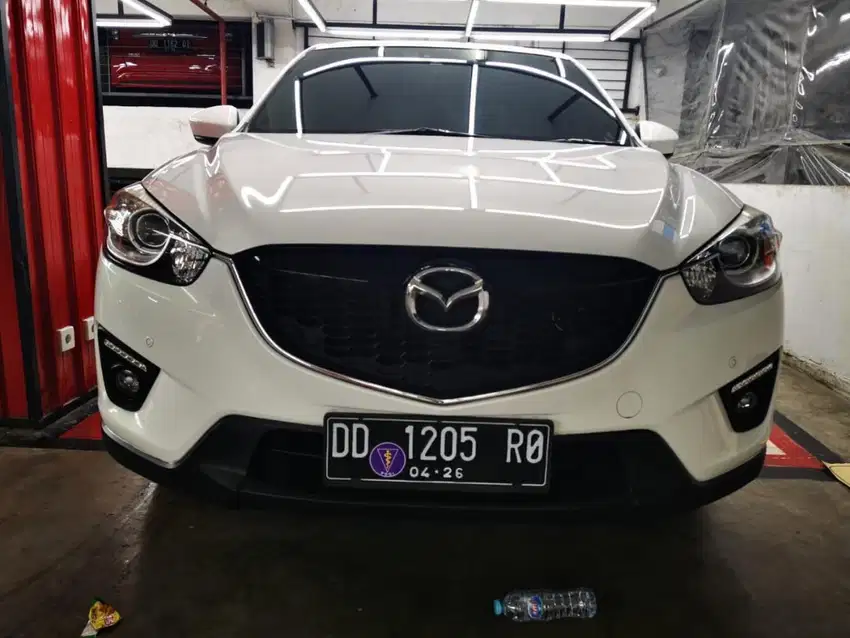 Mazda putih mutiara