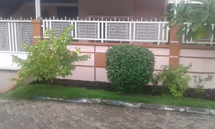 DIKONTRAKKAN RUMAH STRATEGIS SIAP HUNI BERSIH TERAWAT BEBAS BANJIR