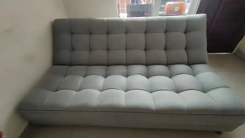 Sofa lipat bekas seperti baru