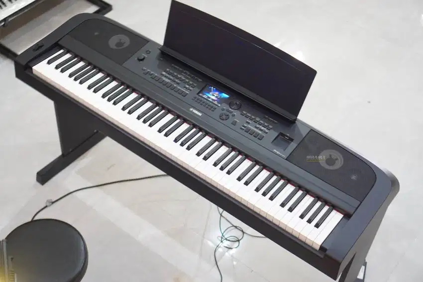 YAMAHA DGX 670 Digital Piano