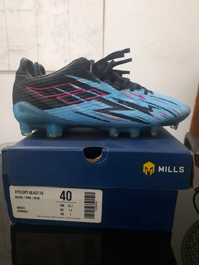 Sepatu Bola Mills Xclops Blast FG