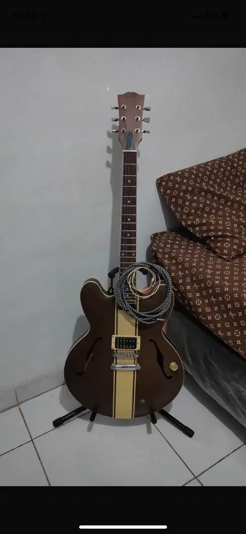 Gibson custom Tom Delonge ES 333