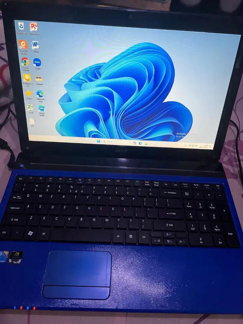 Jual laptop gaesss dari pada nganggur