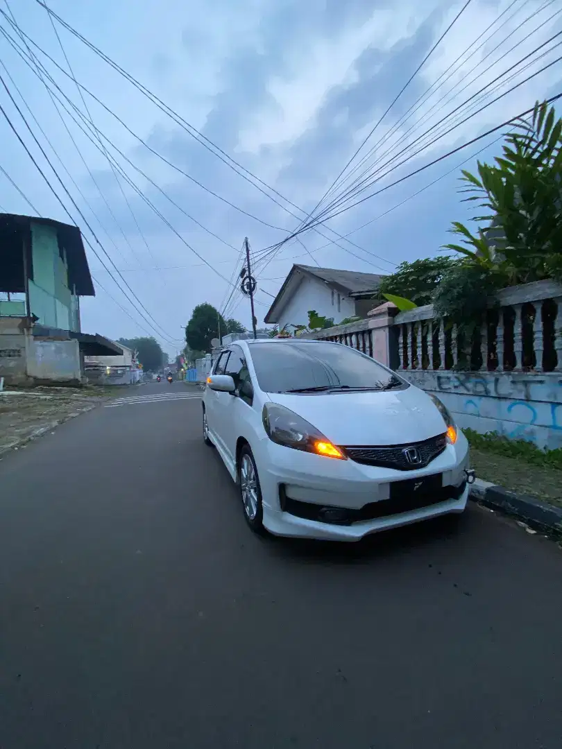 HONDA JAZZ RS M/T 2014