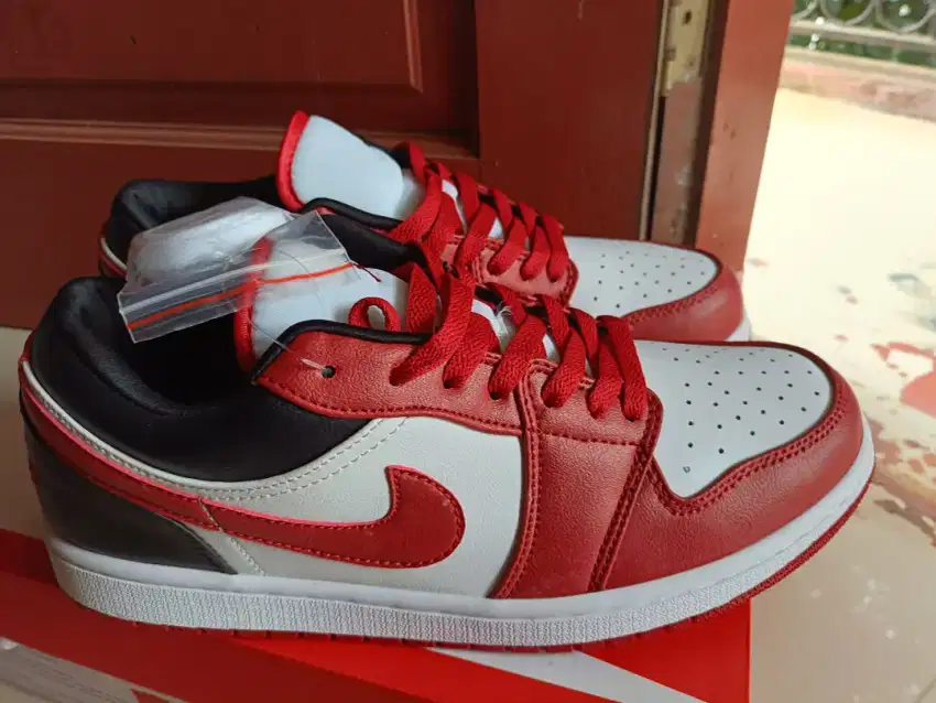 Sepatu Nike Air Jordan 1 Low