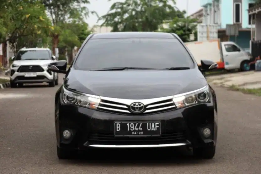 DP 5 JT Toyota Altis 1.8 V 2016 Hitam