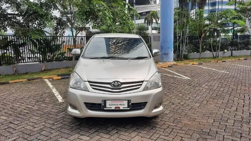 LOW KM ! TOYOTA KIJANG INNOVA 2.5 E DIESEL MT 2009